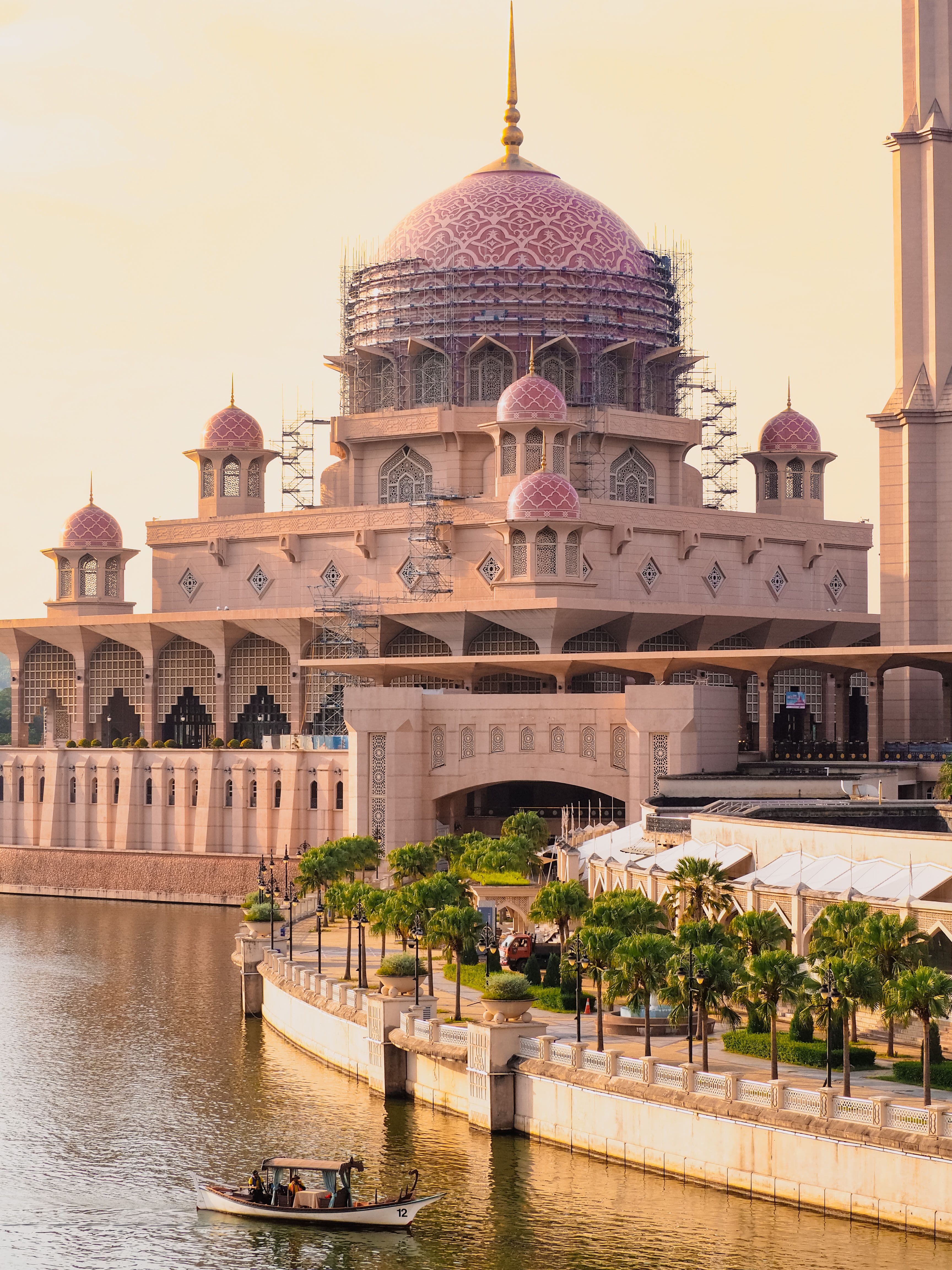 Masjid Putra, Putrajaya, disaluti cahaya senja